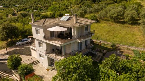 Vitoumas Apartment | LaGo Village House