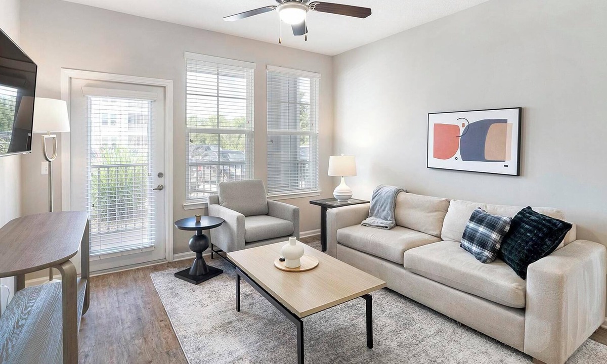 Land O' Lakes Apartment | Landing | Modern 2BD, Gym, Clubhouse