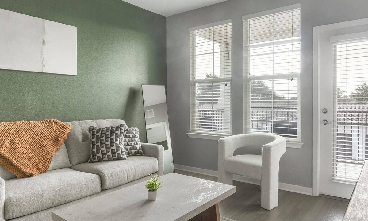 Sun City Center Apartment | Landing | Stylish 2BD, Gym