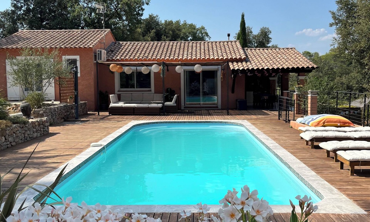 Flassans-sur-Issole Villa | Large 13 person villa in the Var - Heated pool, families & groups