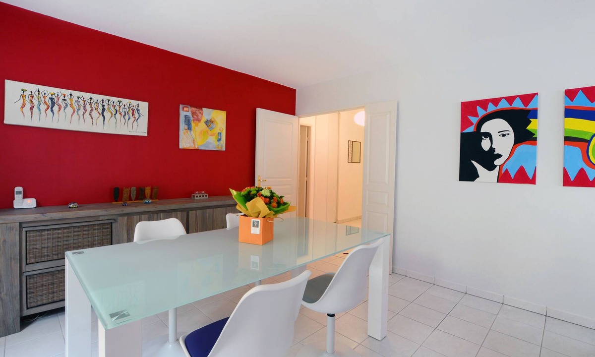 Voltaire - Saint Amour Apartment | Large and bright 77 m² T3 with garage located in Garibaldi