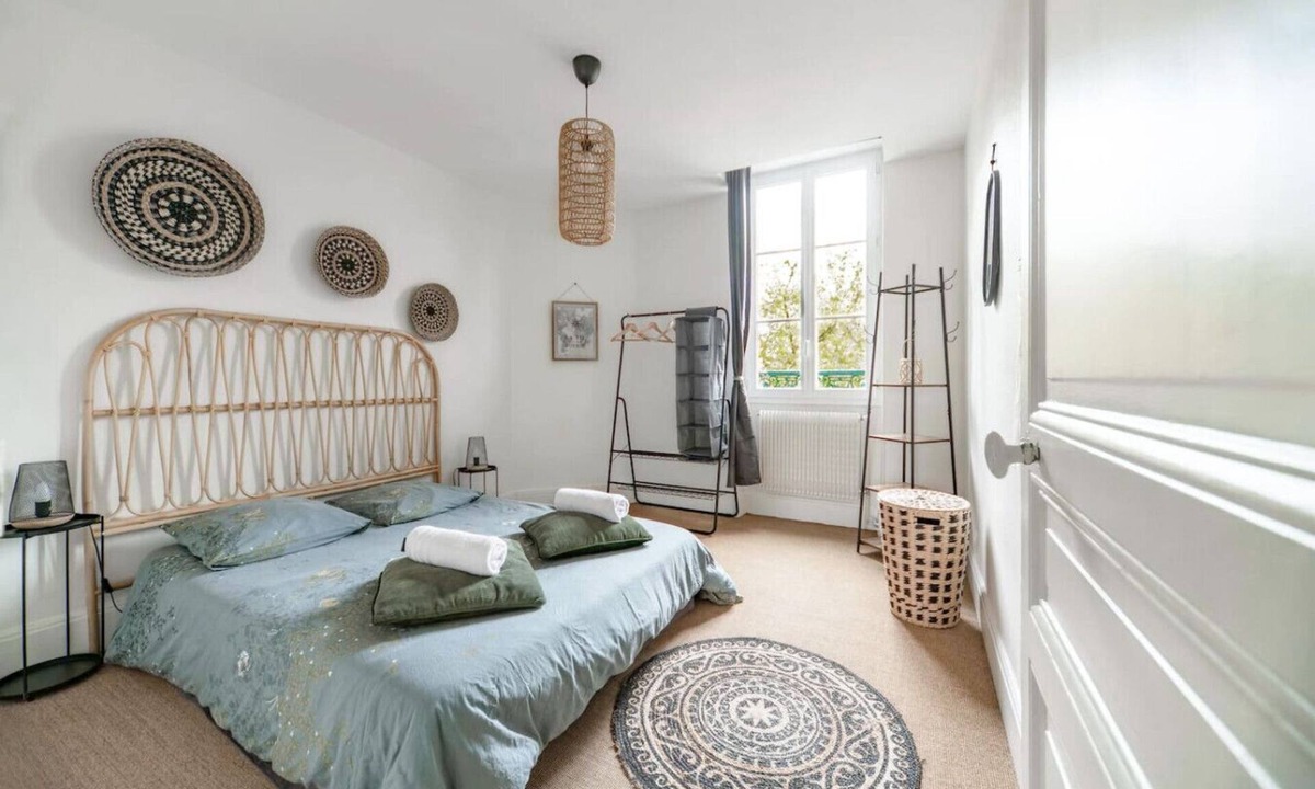 Champ-Capelet Apartment | Large Bohemian T3 80m2 with Private Parking