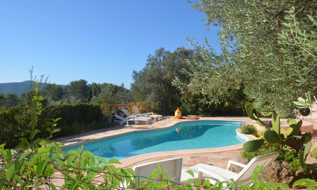 Pignans Villa | Large house ,with secured swimming pool, in the nature, close to the sea.