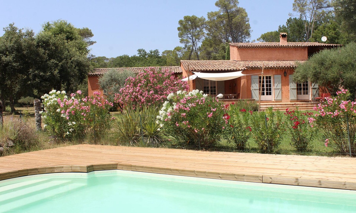 Entrecasteaux Villa | Large renovated country house with swimming pool, terraces, nature, peace and quiet, billiards, bowling green.