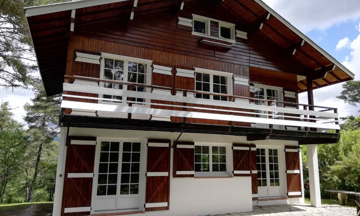 La Bastide Ski Chalet | large riverside chalet near Gorges du Verdon