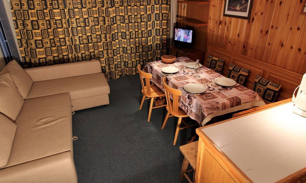 Tignes le Lac Apartment | Large studio for 4 ppl. with balcony and lake view in Tignes