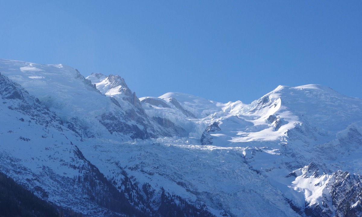 Chamonix City Centre Apartment | Large, sunny, quiet location, close to all amenities, direct view of Mont Blanc