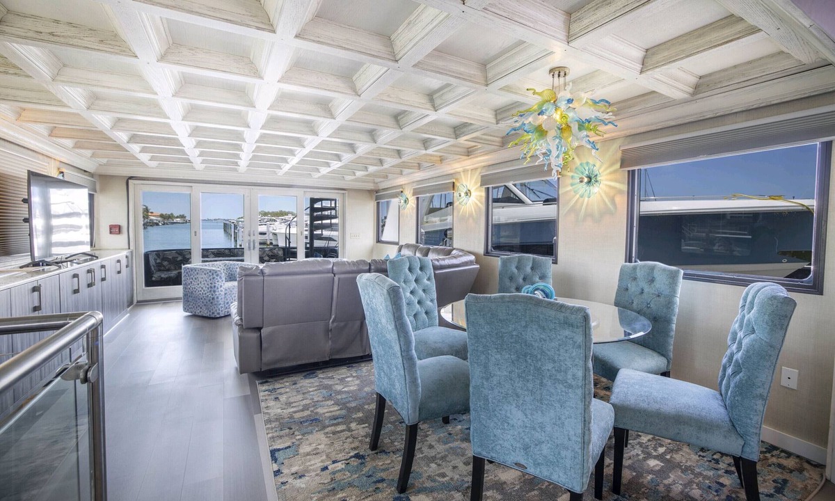 South Pasadena Boat Rental | LAST MINUTE OPENINGS JULY 12 -22 KING BEDS,MASSAGES,CHEF,KAYAKS,SUP