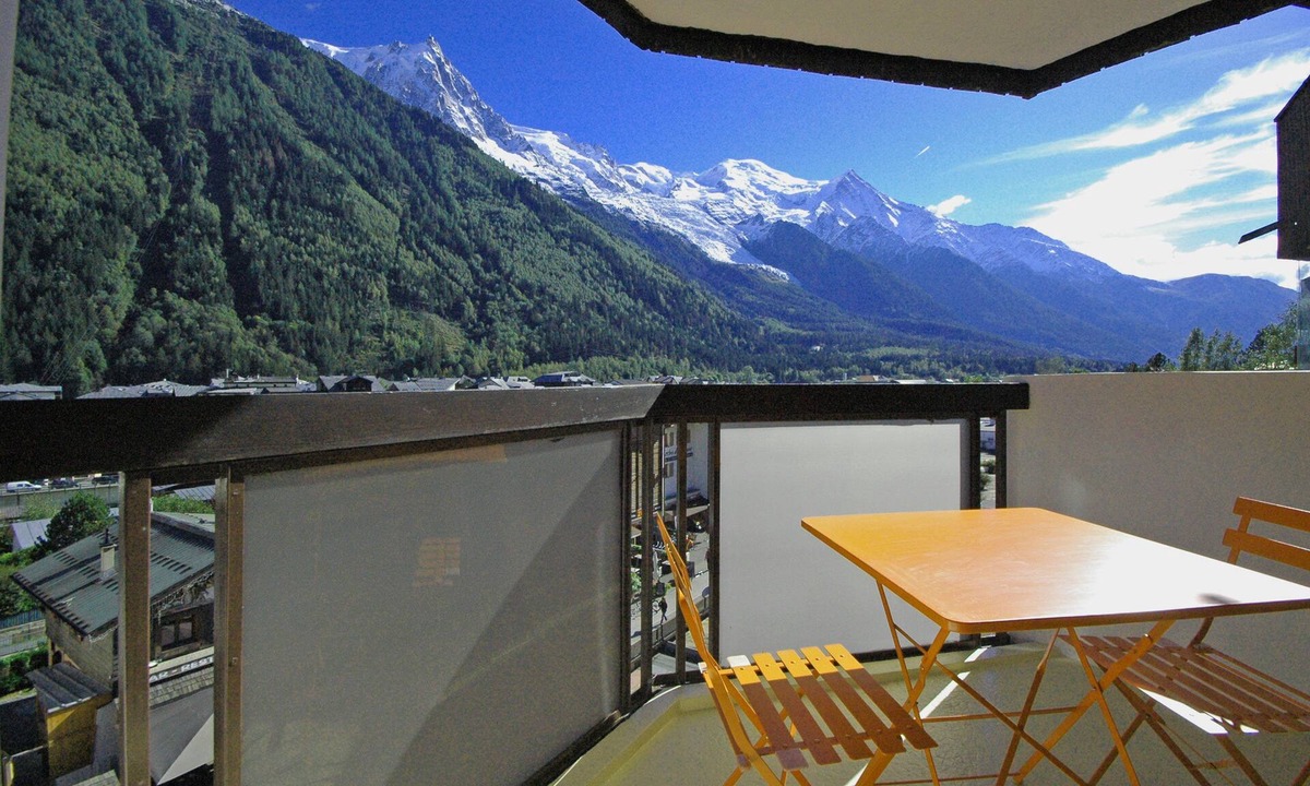Chamonix City Centre Apartment | Le Beausite C Apartment - an apartment that sleeps 5 guests in 2 bedrooms