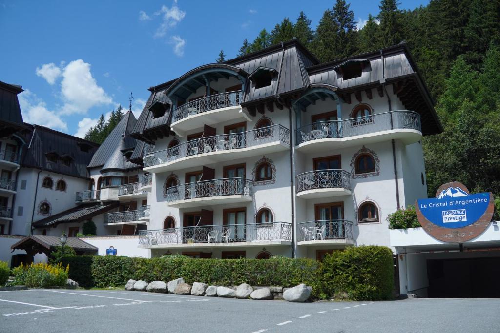 Argentiere Apartment | Le Cristal Lognan 8 Mountain View & Free WiFi - Happy Rentals