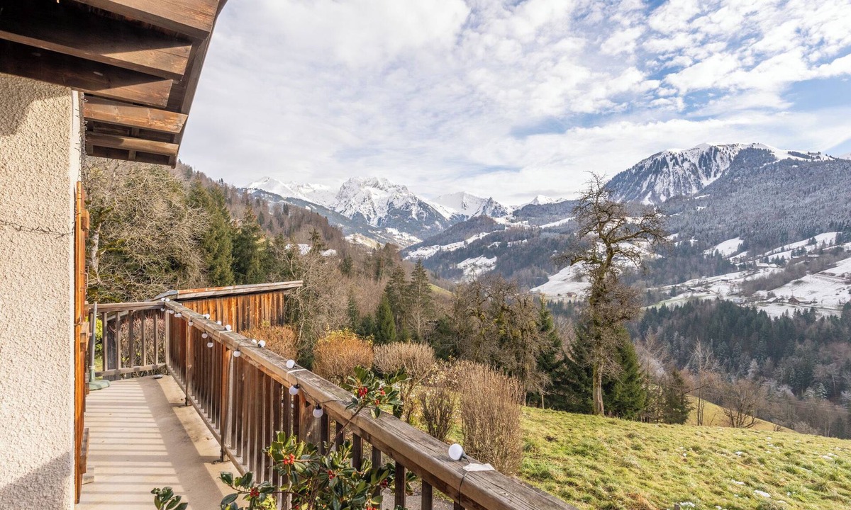 Les Clefs Ski Chalet | Le Mazot du Genévrier: Your haven of peace 15 minutes from the slopes!