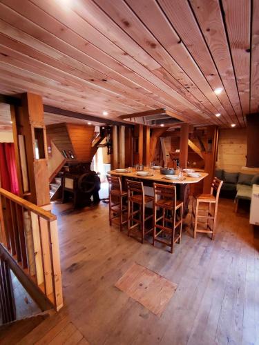 Miremont House | Le Moulin de la Hire