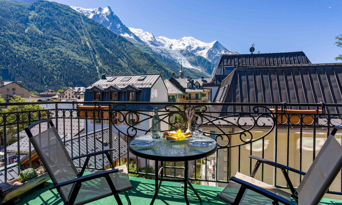 Chamonix City Centre Apartment | Le Paradis 28 Apartment - an apartment that sleeps 6 guests in 3 bedrooms