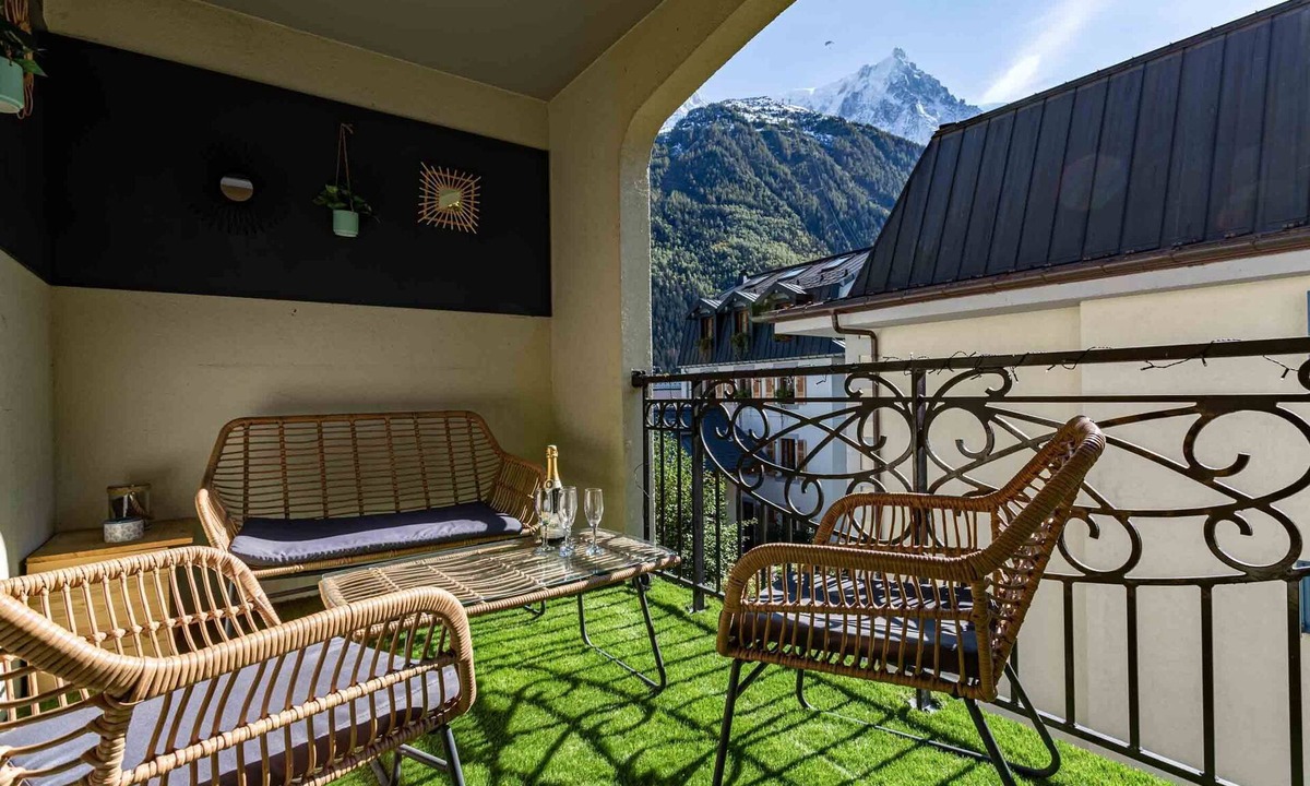 Chamonix City Centre Apartment | Le Paradis 25 Apartment - an apartment that sleeps 6 guests in 3 bedrooms