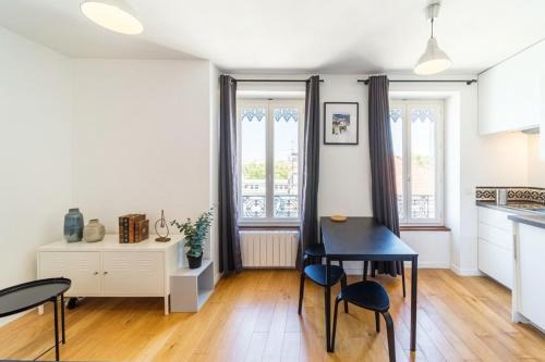 Voltaire - Saint Amour Apartment | Le Petit Chaponnay - Charming Apartment for 2 near Saxe Gambetta