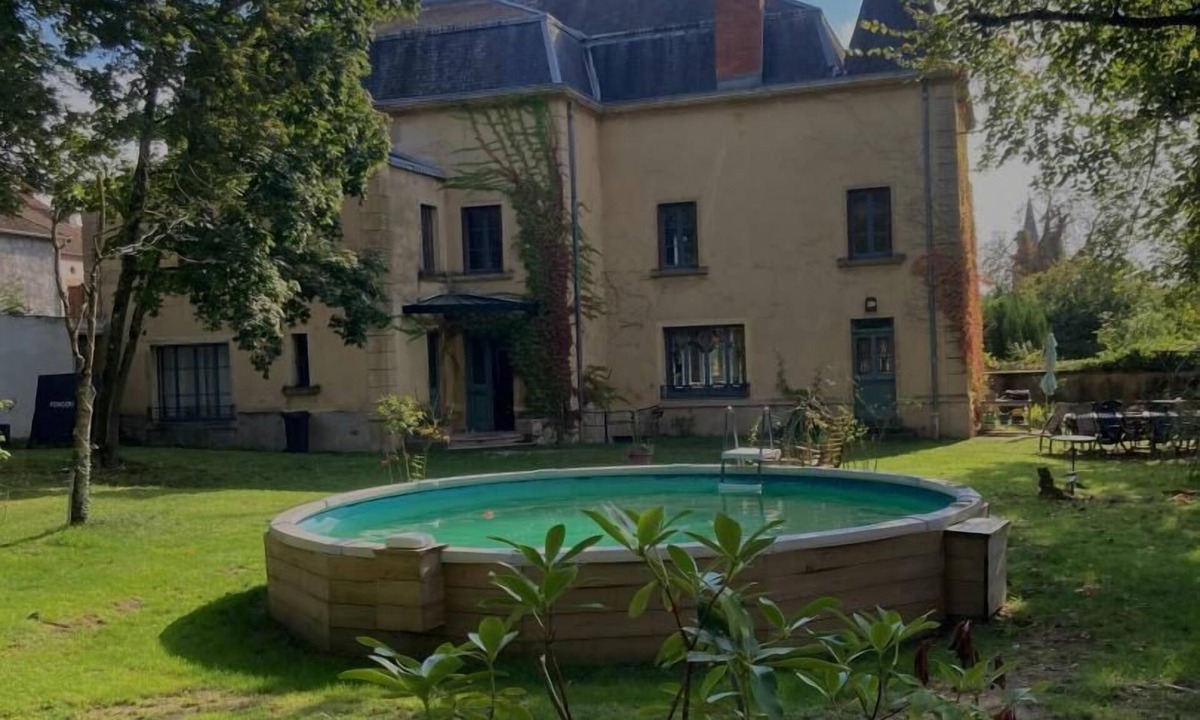 Chenay-le-Chatel House | Le Petit Chatel - CHENAY LE CHATEL