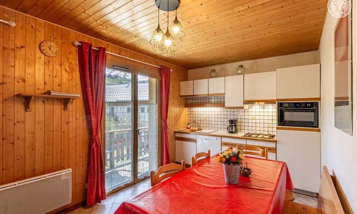 Albiez-Montrond House | Le Talapet - Poppy