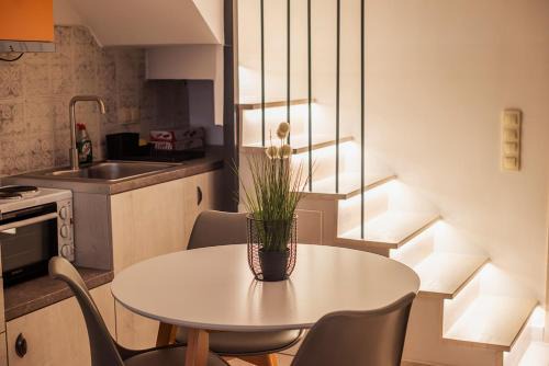Stomio Apartment | Leaves & Waves
