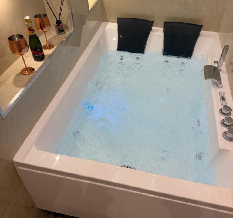 Villette - Maisons Neuves Apartment | LES BULLES DE MONA - Passion - Spa - Clim