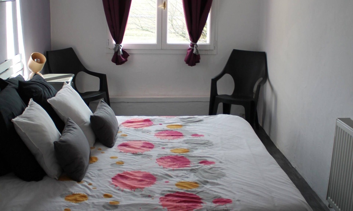 Portes-en-Valdaine Bed & Breakfast | “Les Lavandes” Room: Mountain View, Shared Garden & Wi-Fi