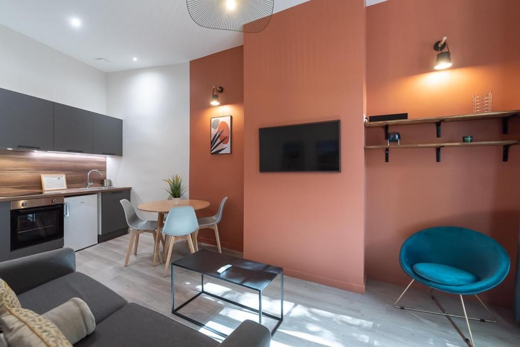 Voltaire - Saint Amour Apartment | Let's- 2 and 1 - Sweet Voltaire