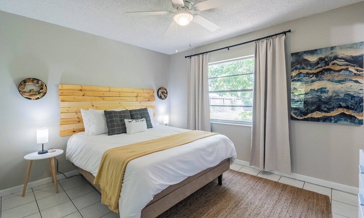 Jan Phyl Village House | Live Oak Oasis - Getaway Close to Legoland! Sleeps 8 Guests, Fenced yard, Games