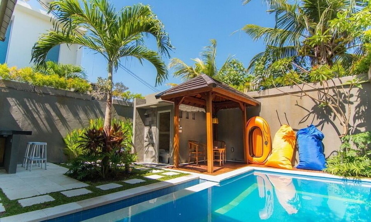 Kuta Villa | Lively 2BR Villa Situated In Legian! - 9Min Walk To Beach Walk Shopping Center!