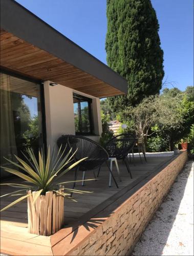 Tourves House | Lodge Valbelle, maison indépendante avec jacuzzi, Love room