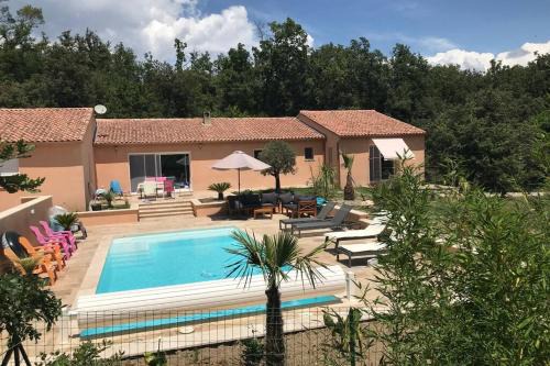 Besse-sur-Issole Apartment | Logement avec terrasse attenant à une villa