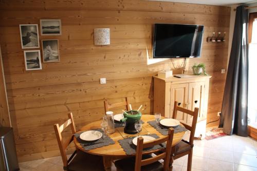Thones Apartment | logement entre lac et montagnes