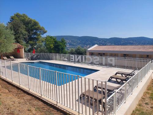 Draguignan Hotel | Logis Hotel Le Col De L'ange