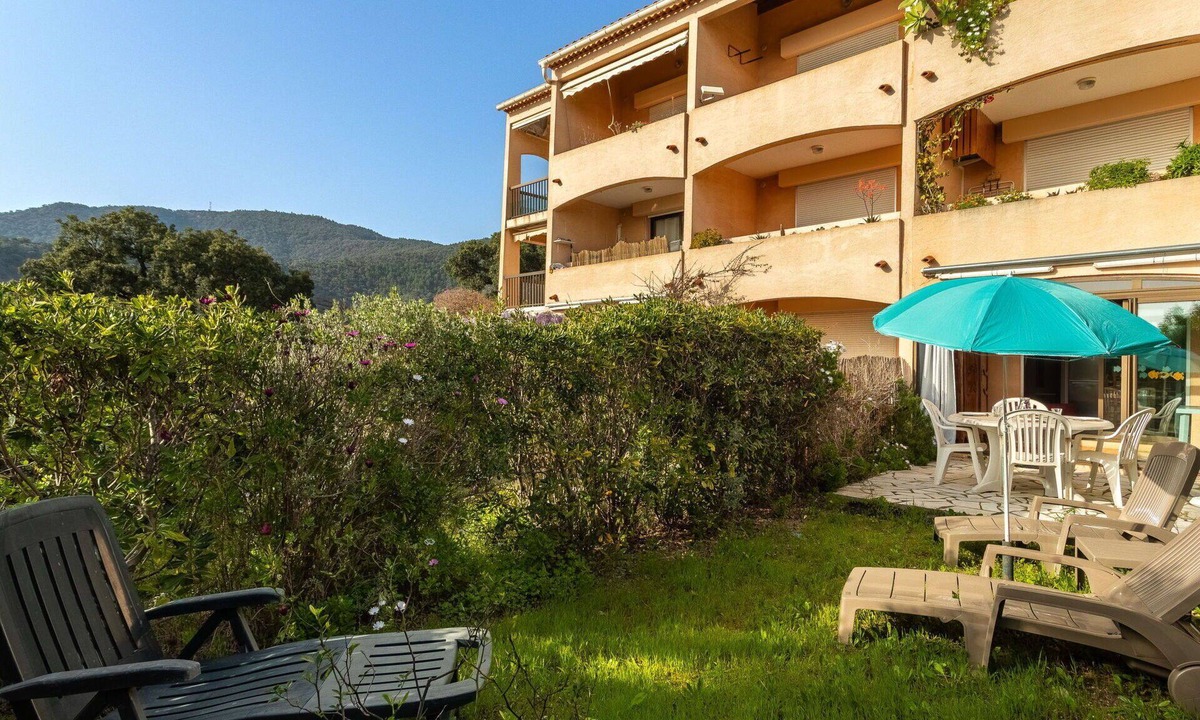 Rayol-Canadel-sur-Mer Apartment | Lovely apartment for 3 guests with WIFI, A/C, TV, patio and pets allowed