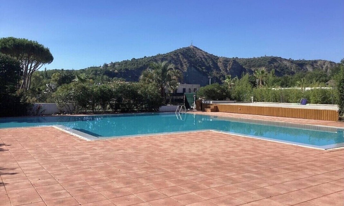 Ruoms Apartment | Lovely, bright T3 apartment with private garden and communal pool.
