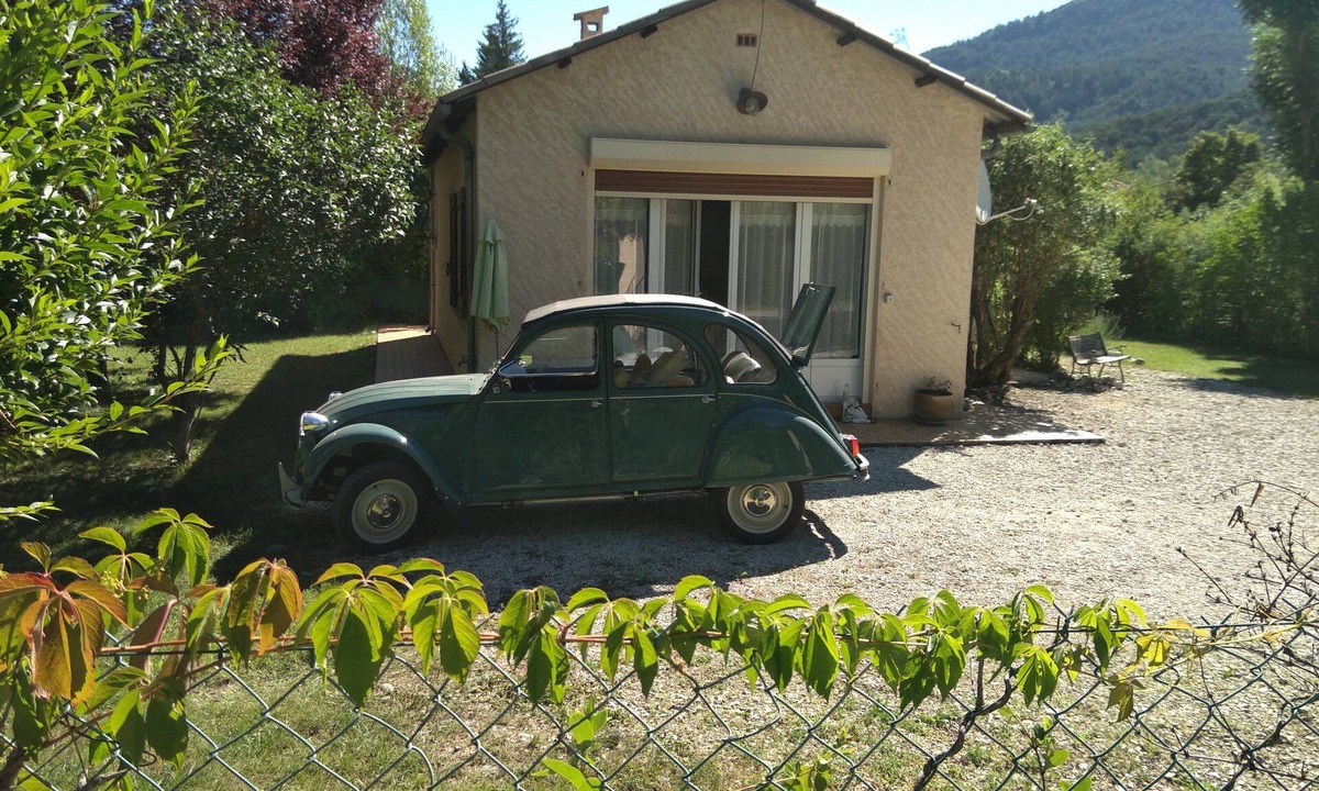 Castellane Villa | Lovely cottage has the entrance to the Verdon Gorges