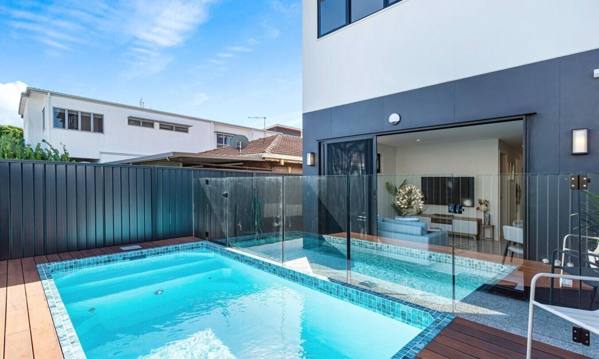 Mermaid Beach Villa | Luxe Mermaid Retreat