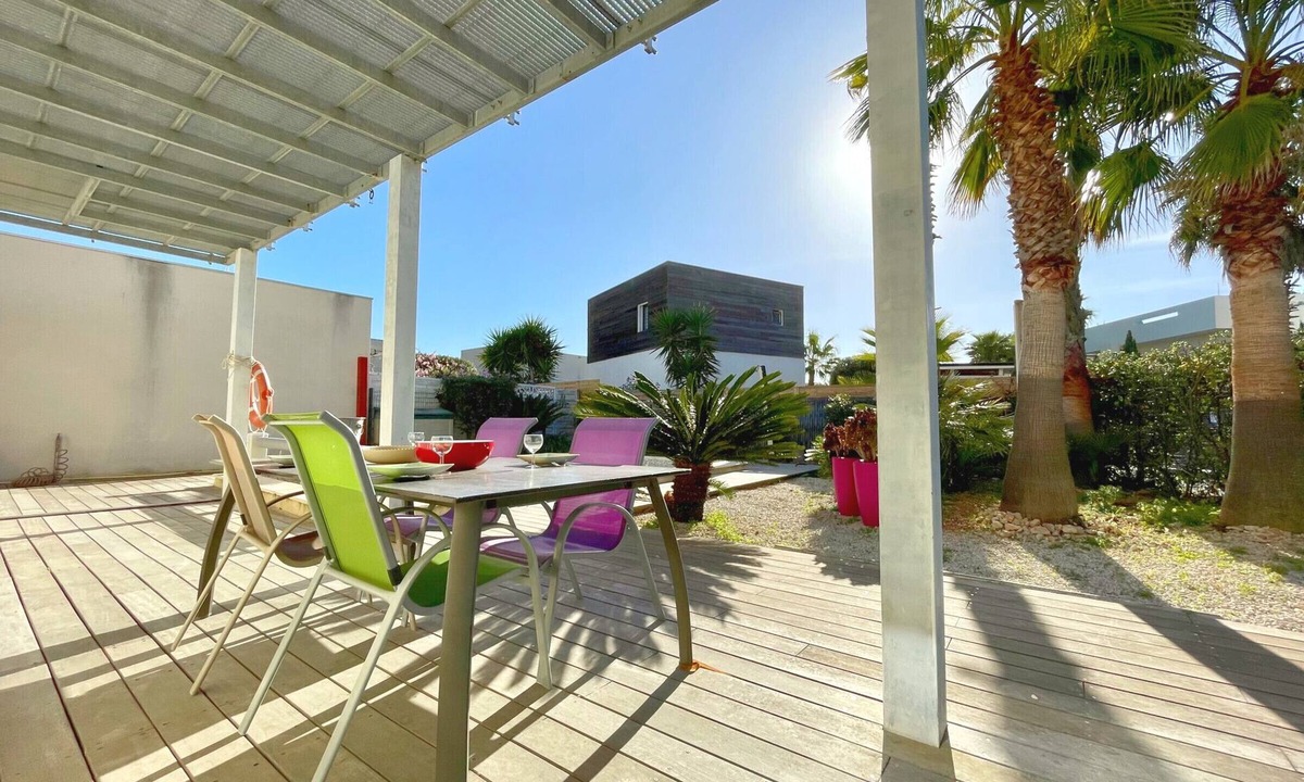 Sete Villa | Luxurious 5-Room Villa with Private Pool, AC, and WIFI, 200m from Beach