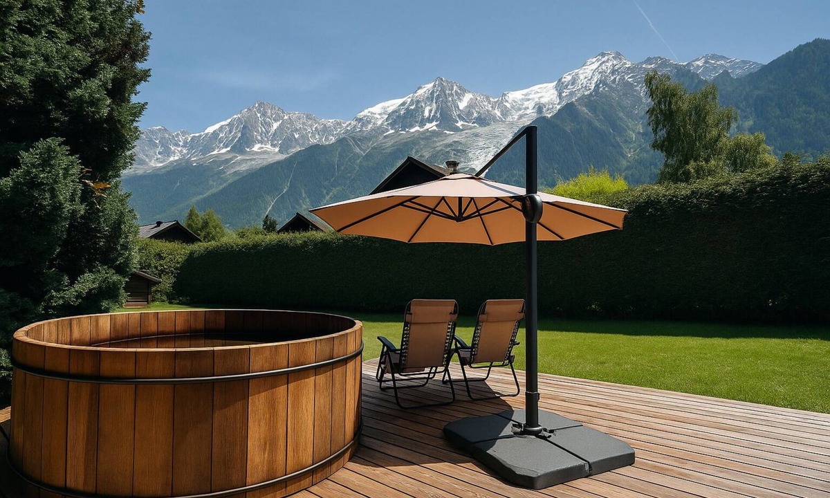 Les Houches Ski Chalet | Luxurious Chalet | Hot Tub & Sauna | Mont Blanc Massif Views | Sleeps 10