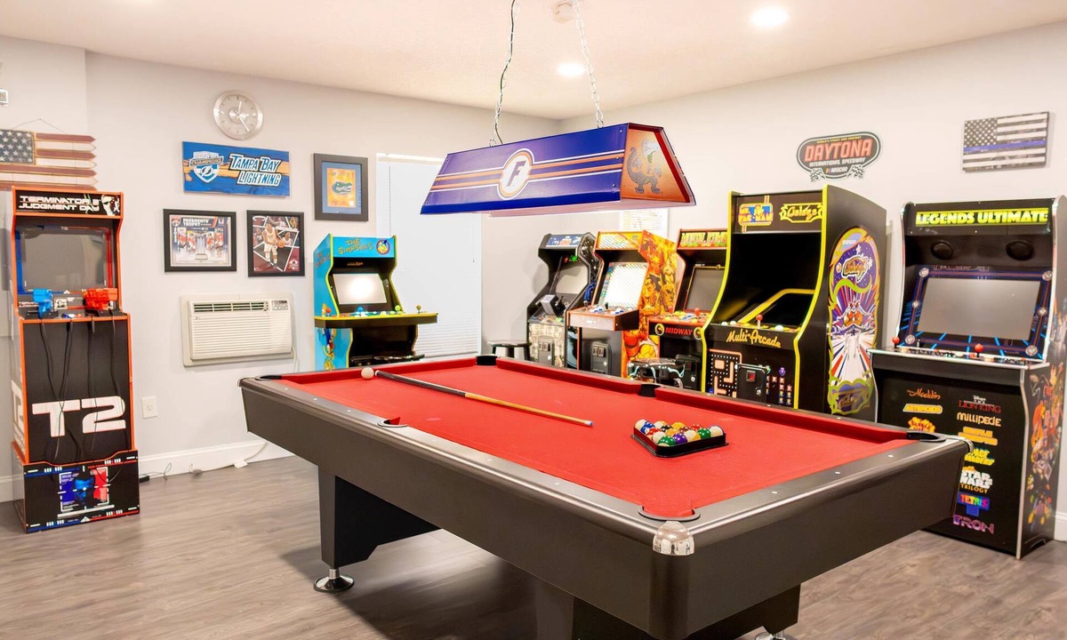 Lake Berkley Villa | Luxury 4 Bedroom/3 Bathroom Villa with Relaxing Lakeview Private Pool, Grill & Arcade/Game Room!