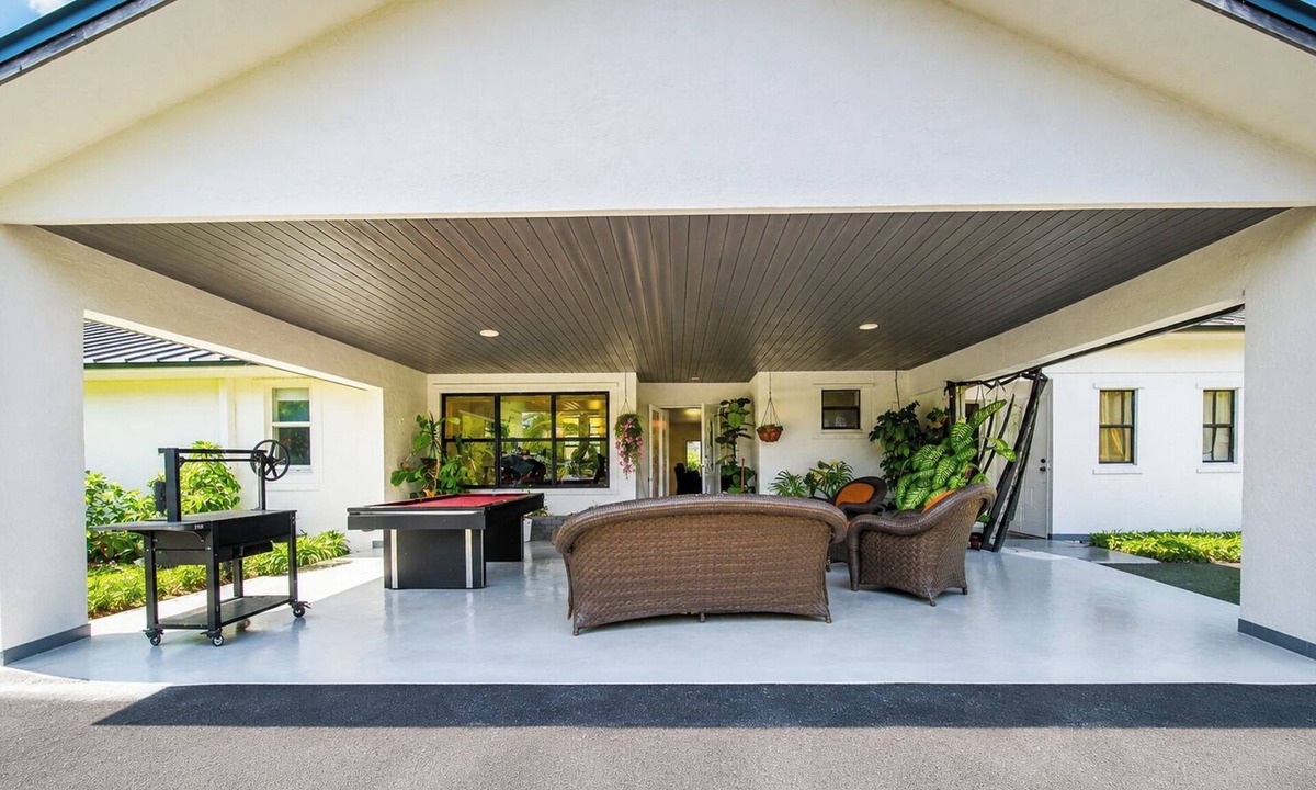 Tamiami House | Luxury 4BR Villa Hot Tubs Billiard & Private Gym, your private entertainment.