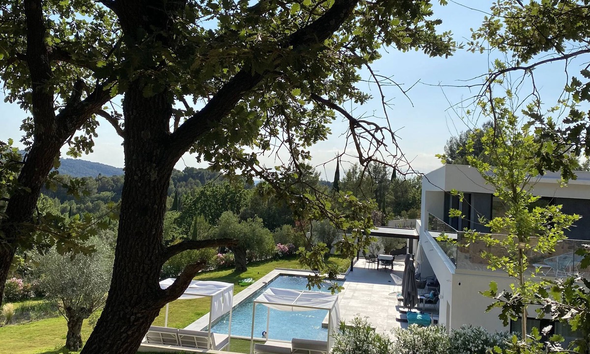 Le Tholonet House | Luxury 5-Bedroom villa with a 16m-long heated pool near Aix-en-Provence