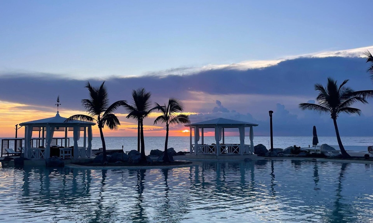 Dominicus Apartment | Luxury Apartment Tracadero 2 Bedrooms Sea Pools access, Private Garden Workspace