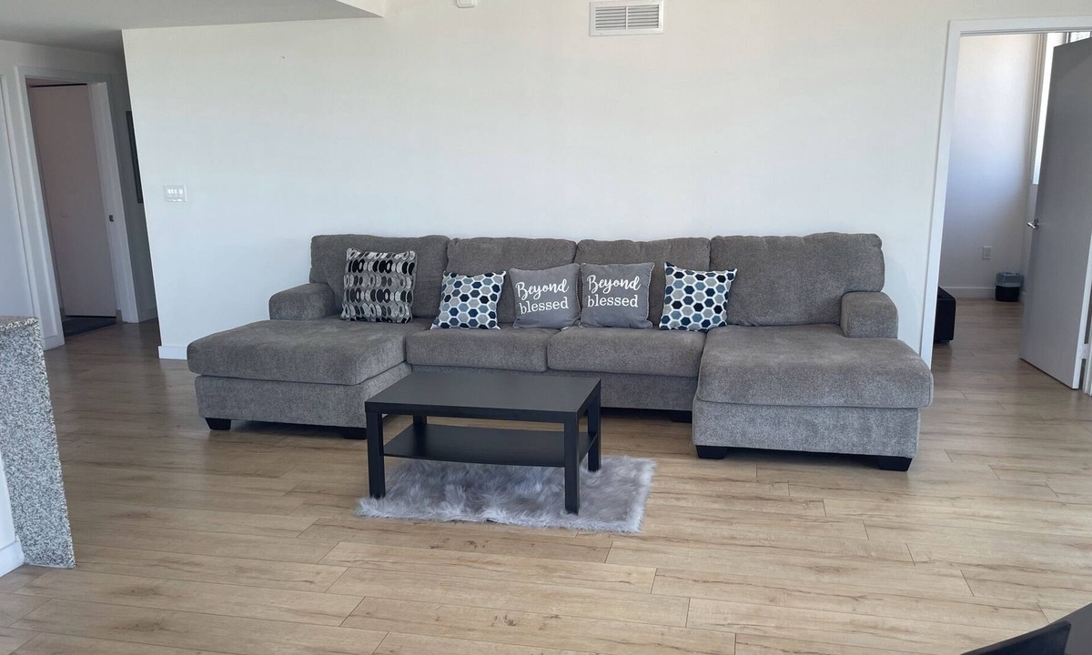 Town Square Condo | Luxury Condo Downtown Miami W/ Wrap Around Balcony