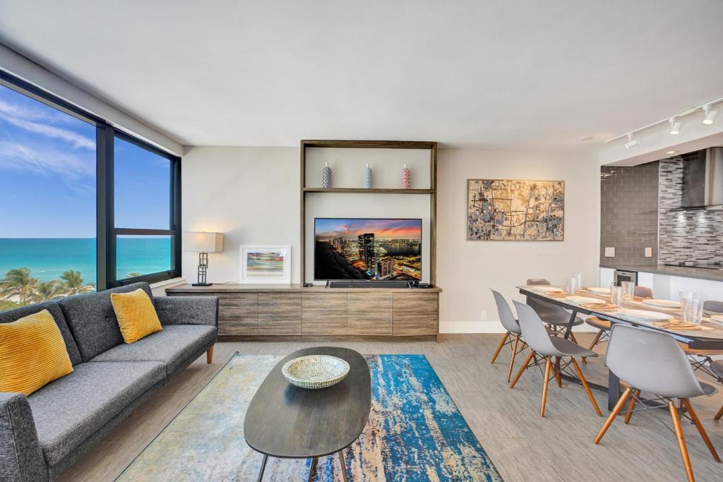 Mid Beach Apartment | Luxury Condo with Resort Amenities Pools Gym and Sauna 804