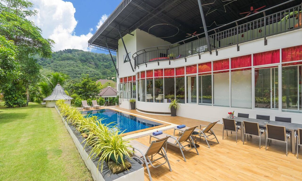 Chalong Villa | Luxury Private pool Villa Nap Dau Perfect for Groups