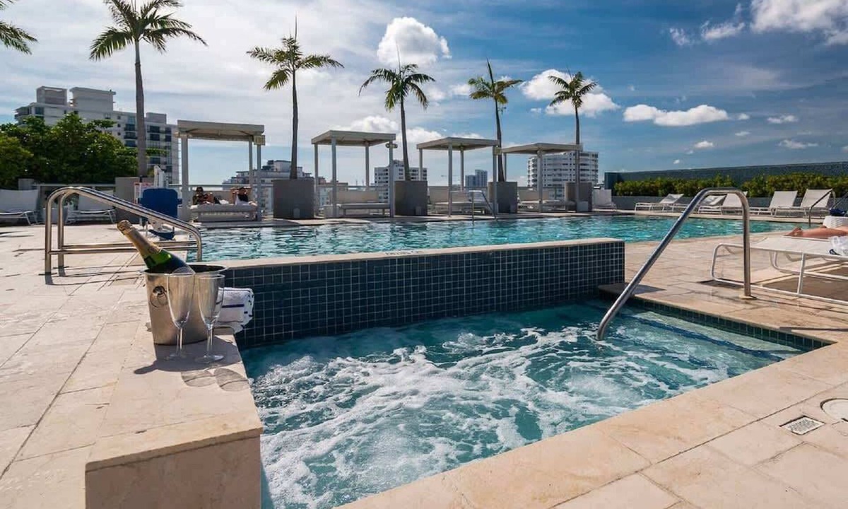 City Center Condo | Luxury Suite w/Rooftop Pool Beach Steps Away