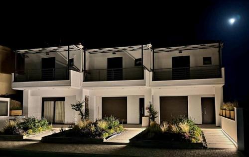 Mytikas House | Lygonis White Houses