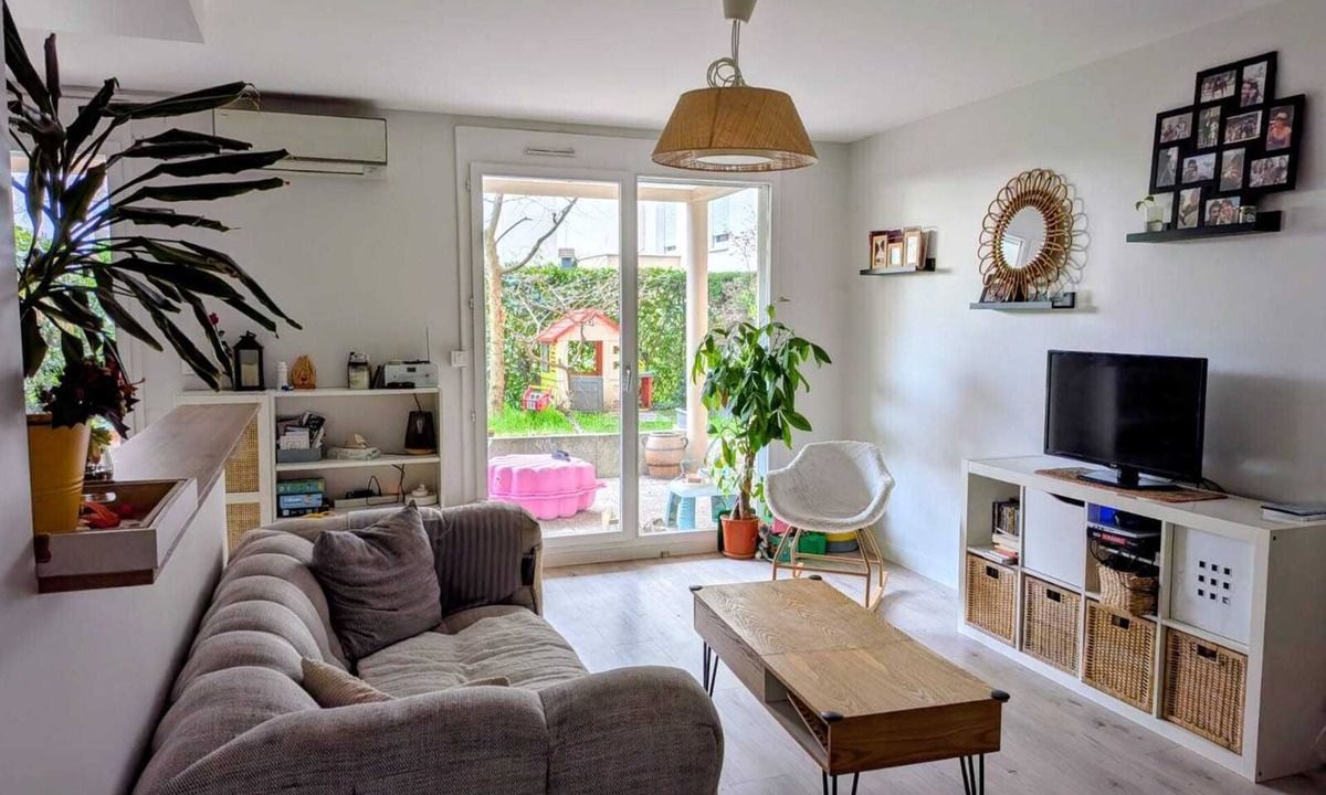 Charmettes - Bellecombe Apartment | Lyon Center Apartment with private garden & garage