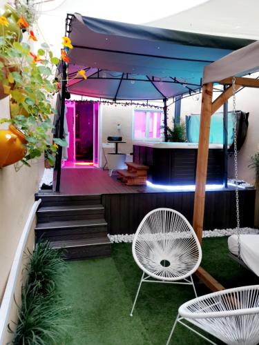Charpennes - Charmettes Apartment | Lyon piscine et jacuzzi privatifs en extérieur