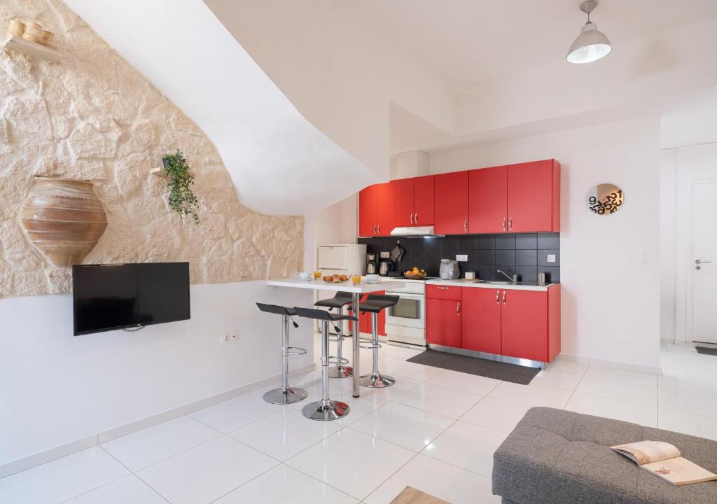 Nea Alikarnassos Apartment | Magma Urban Suite , next to Heraklion Airport