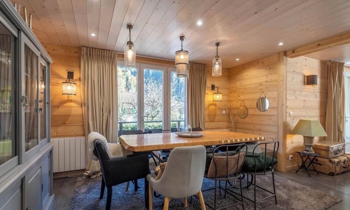 Thones House | Magnificent Demi-Chalet